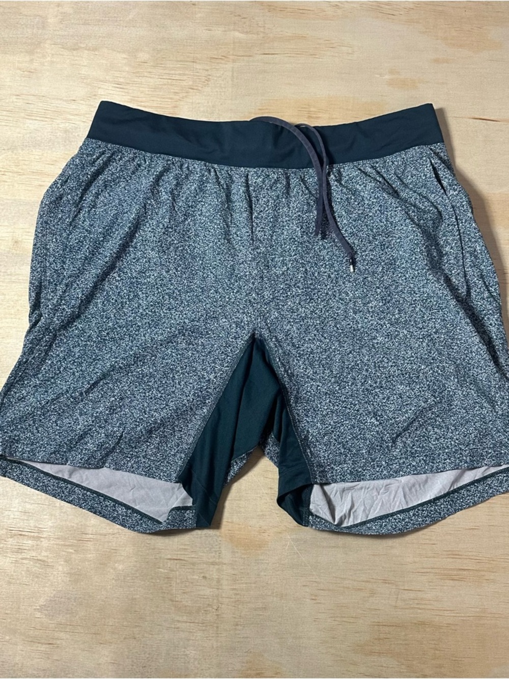 Lululemon Men's T.H.E. Short *Linerless 7" Green White XL Athletic Gym Run Train